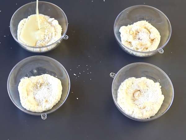 Fırında pişmeyen Raffaello tarzı hindistan cevizli verrines - kar küresinde masalsı bir tatlı - Hazırlık adım 6