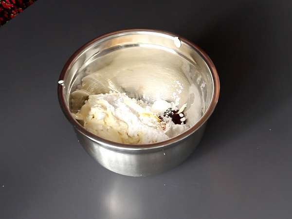 Noel ağacı şeklinde Nutella kreması ve vanilyalı krema ile doldurulmuş Pandoro böreği - Hazırlık adım 3