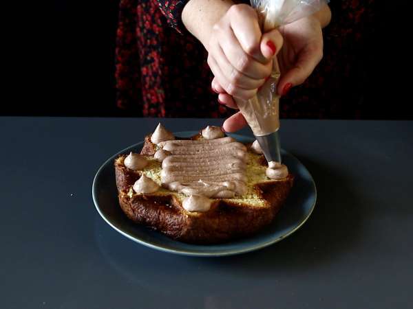 Noel ağacı şeklinde Nutella kreması ve vanilyalı krema ile doldurulmuş Pandoro böreği - Hazırlık adım 6