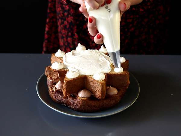 Noel ağacı şeklinde Nutella kreması ve vanilyalı krema ile doldurulmuş Pandoro böreği - Hazırlık adım 7