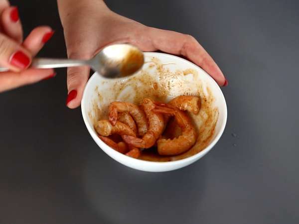 Tatlı ve tuzlu bir aperatif için karides ve mango verrines - Hazırlık adım 2