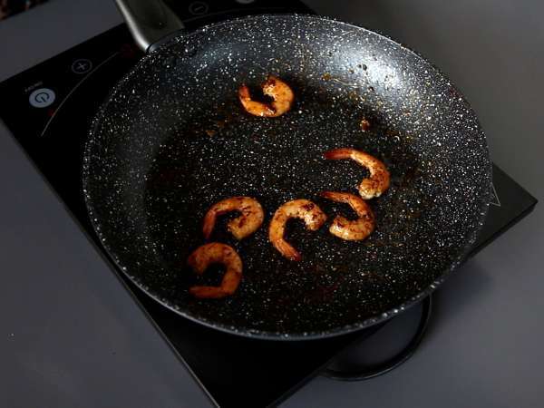 Tatlı ve tuzlu bir aperatif için karides ve mango verrines - Hazırlık adım 3