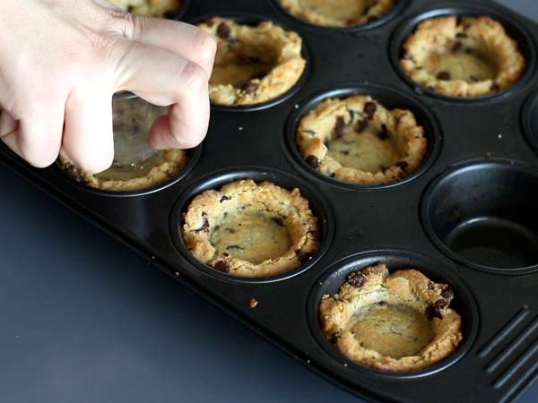 Çikolatalı ganaj ile kaplanmış kurabiye kapları, havuçlu tencere stili - Hazırlık adım 4