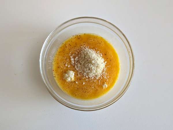 Soğanlı omlet, lezzetli ve hazırlaması kolay bir tarif - Hazırlık adım 3