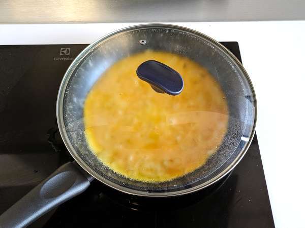 Soğanlı omlet, lezzetli ve hazırlaması kolay bir tarif - Hazırlık adım 4