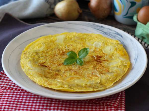Soğanlı omlet, lezzetli ve hazırlaması kolay bir tarif - Hazırlık adım 7
