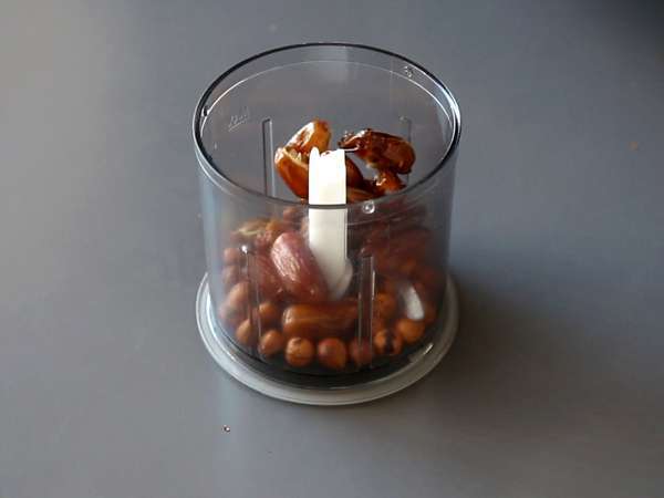 Fıstık ezmeli hurmalı enerji topları - Hazırlık adım 2