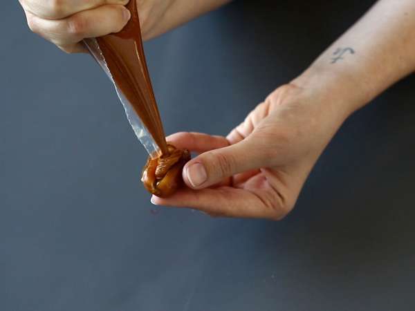 Ev yapımı Snickers: hurma, yer fıstığı ve çikolata - şeker ilavesiz sağlıklı bir atıştırmalık - Hazırlık adım 2