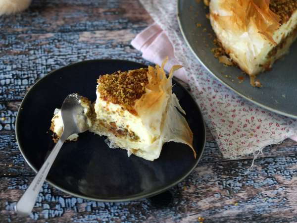Antep fıstıklı, gevrek ve eriyen baklava tarzı cheesecake - Hazırlık adım 11