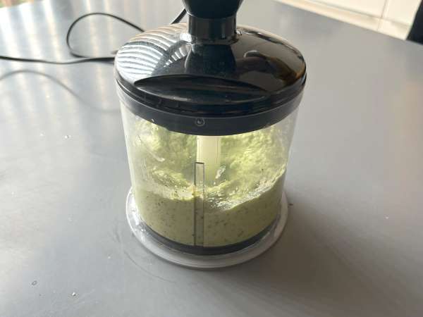 Kabak pesto, buffalo mozzarella ve güneşte kurutulmuş domatesli soğuk makarna - Hazırlık adım 2