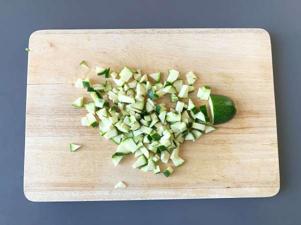 Kabaklı kremalı makarna, lezzetli ve çok hızlı bir tarif - Hazırlık adım 1