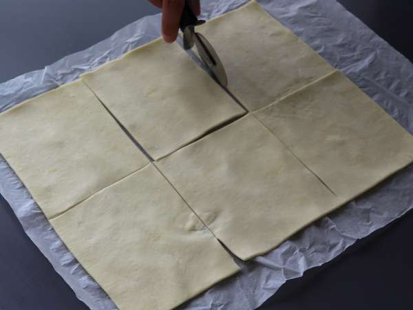 Kuşkonmaz, jambon ve eritme peynirli börekler - Hazırlık adım 3