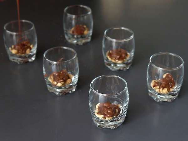 Fırında pişmeyen, süper lezzetli Kinder Bueno verrines - Hazırlık adım 5