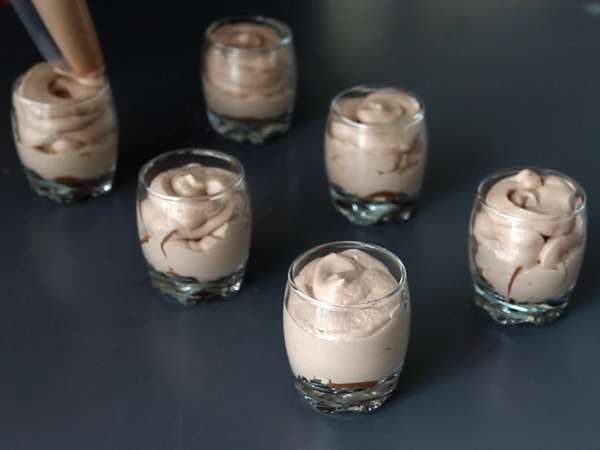 Fırında pişmeyen, süper lezzetli Kinder Bueno verrines - Hazırlık adım 7