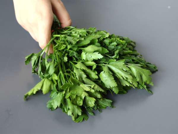 Maydanoz ve yer fıstıklı pesto, lezzet patlaması - Hazırlık adım 1