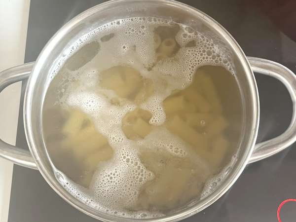 Patlıcanlı Sicilya Makarnası, kolay ve hafif versiyonu - Pasta alla Norma - Hazırlık adım 5