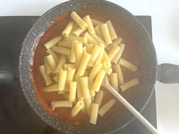 Patlıcanlı Sicilya Makarnası, kolay ve hafif versiyonu - Pasta alla Norma - Hazırlık adım 6