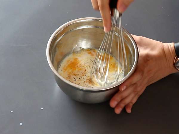 Vejetaryen domatesli ve beyaz peynirli kiş, pikniğe götürmek için mükemmel! - Hazırlık adım 2