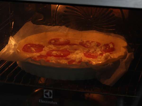 Vejetaryen domatesli ve beyaz peynirli kiş, pikniğe götürmek için mükemmel! - Hazırlık adım 5