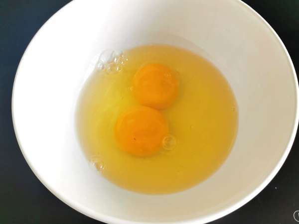 Peynirli omlet, 5 dakikada hazır hızlı tarif! - Hazırlık adım 1