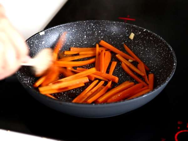 Bibimbap, geleneksel Kore yemeği - Hazırlık adım 7
