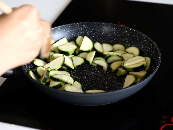 Bibimbap, geleneksel Kore yemeği - Hazırlık adım 8