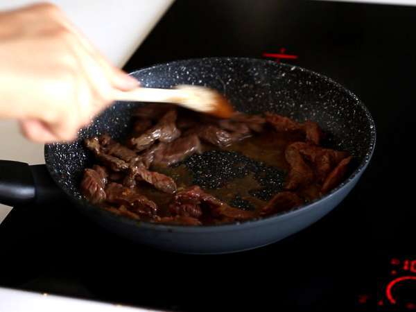 Bibimbap, geleneksel Kore yemeği - Hazırlık adım 10