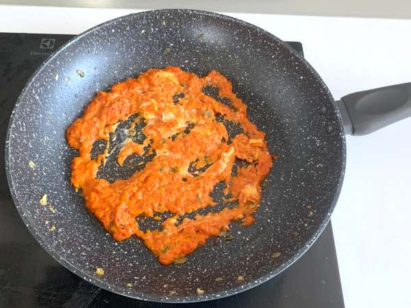 Biberli ve Philadelphia usulü makarna: kremalı, hızlı ve lezzetli - Hazırlık adım 6