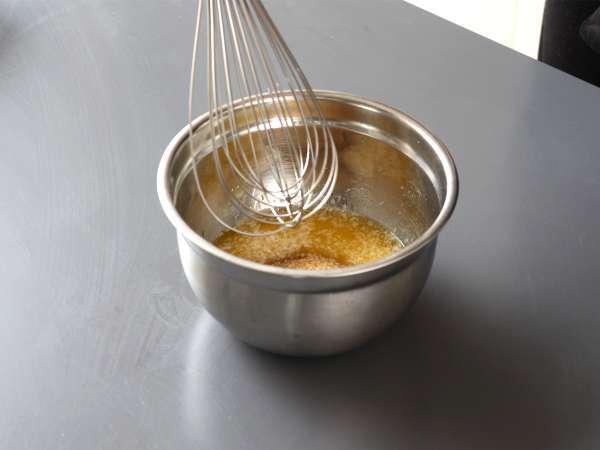 Sarışın vişne ve çikolata, mükemmel çıtır ve fondanlı kek - Hazırlık adım 1