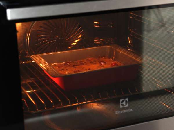 Sarışın vişne ve çikolata, mükemmel çıtır ve fondanlı kek - Hazırlık adım 5