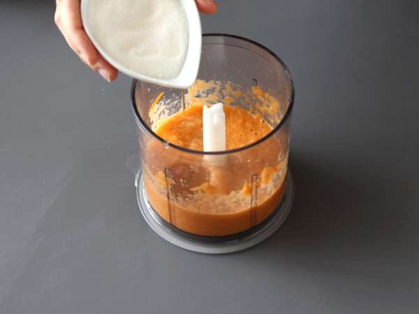 Pişirme gerektirmeyen ve sadece birkaç malzemeden oluşan, yapımı son derece kolay bir kayısılı mus! - Hazırlık adım 3