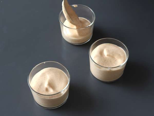 Pişirme gerektirmeyen ve sadece birkaç malzemeden oluşan, yapımı son derece kolay bir kayısılı mus! - Hazırlık adım 5