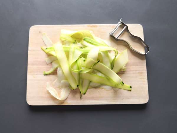 Marine edilmiş kabaklar, yaz için mükemmel sebze carpaccio! - Hazırlık adım 1