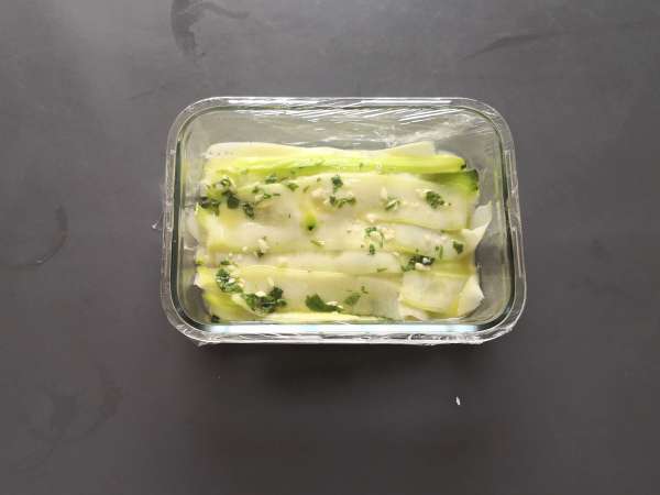 Marine edilmiş kabaklar, yaz için mükemmel sebze carpaccio! - Hazırlık adım 6