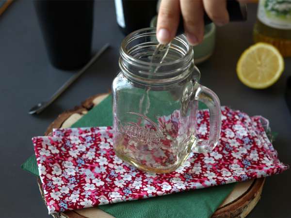 Mürver çiçeği şuruplu Hugo Spritz, taze ve tatlı bir kokteyl - Hazırlık adım 1