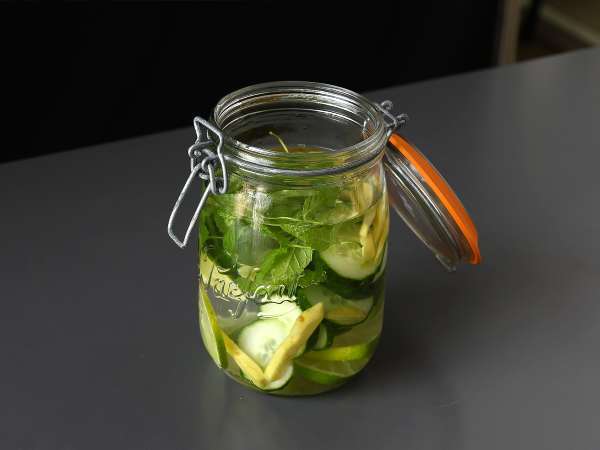 Salatalık, misket limonu, nane ve zencefil aromalı su - Hazırlık adım 4