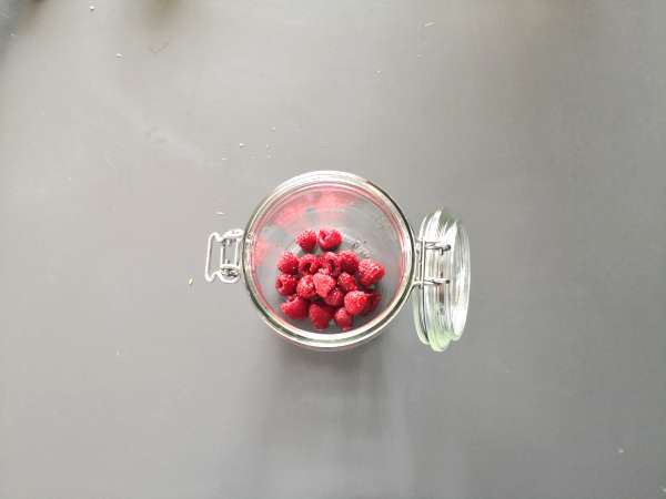 Limon, fesleğen ve ahududu aromalı su - Hazırlık adım 2