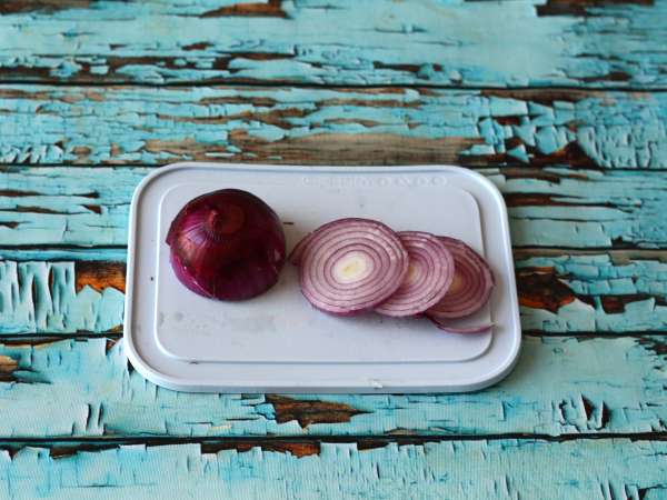 Kırmızı soğan turşusu, yemeklerinizi zenginleştirmek için mükemmel! - Hazırlık adım 1