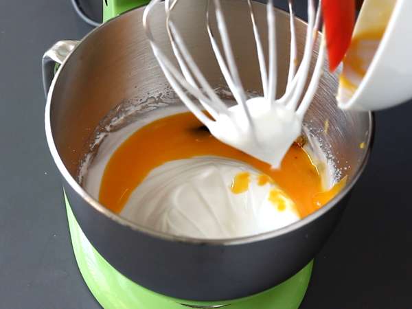 Kolay Kinder Bueno aromalı rulo, doğum günü pastası veya Noel kütüğü olarak mükemmel! - Hazırlık adım 2