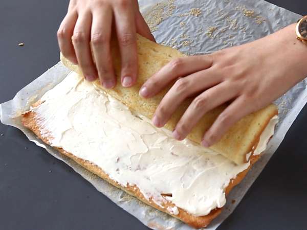 Kolay Kinder Bueno aromalı rulo, doğum günü pastası veya Noel kütüğü olarak mükemmel! - Hazırlık adım 9