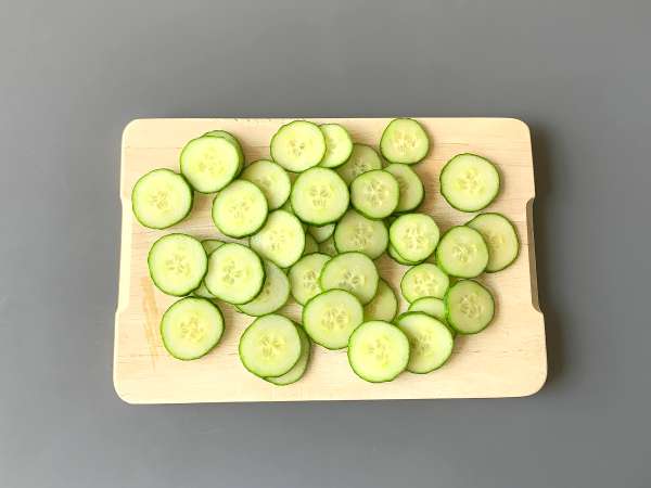 Tatlı ve ekşi salatalık: Yaz için hızlı ve lezzetli bir garnitür! - Hazırlık adım 1