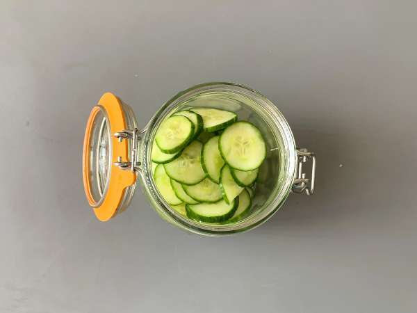 Tatlı ve ekşi salatalık: Yaz için hızlı ve lezzetli bir garnitür! - Hazırlık adım 4