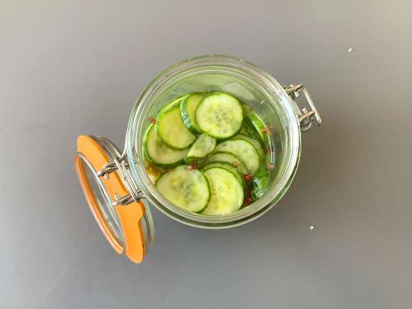 Tatlı ve ekşi salatalık: Yaz için hızlı ve lezzetli bir garnitür! - Hazırlık adım 7