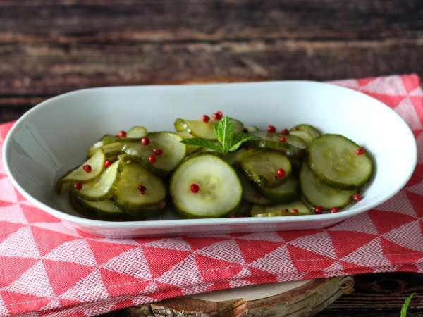 Tatlı ve ekşi salatalık: Yaz için hızlı ve lezzetli bir garnitür! - Hazırlık adım 8