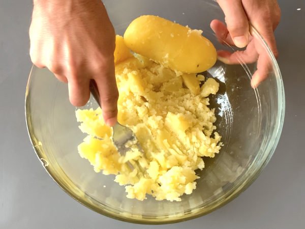 Pestolu ev yapımı patates gnocchi - Hazırlık adım 1