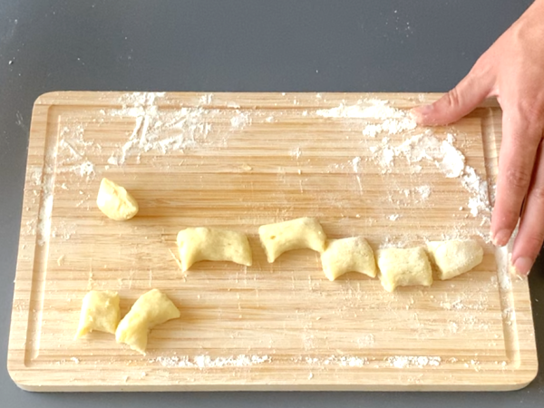 Pestolu ev yapımı patates gnocchi - Hazırlık adım 3