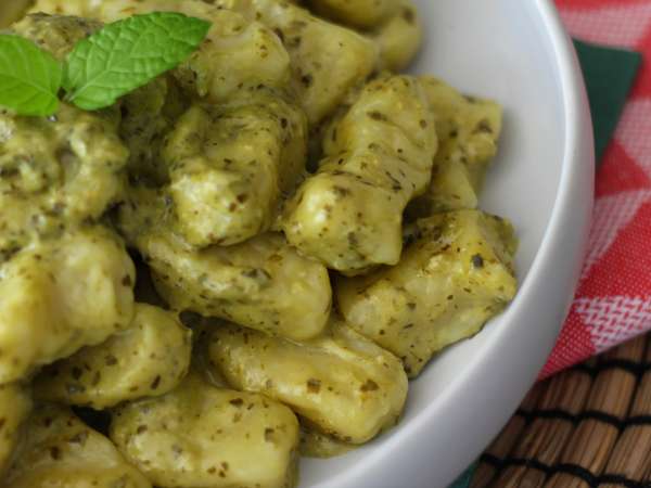 Pestolu ev yapımı patates gnocchi - Hazırlık adım 7