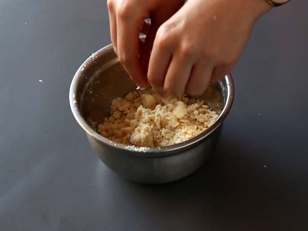 Vejetaryen verrines: bezelye çorbası kreması, parmesan crumble ve mascarpone kreması - Hazırlık adım 1