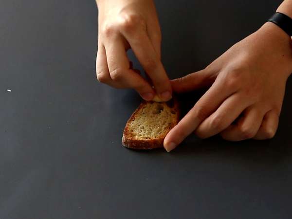 Domates ve Serrano jambonlu sandviçler - Hazırlık adım 1