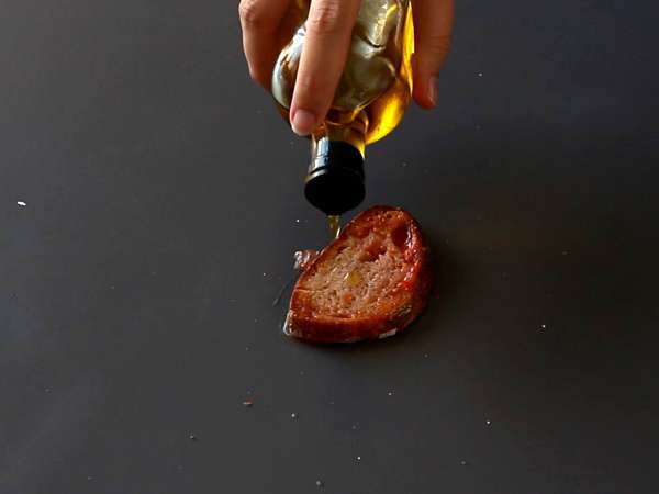 Domates ve Serrano jambonlu sandviçler - Hazırlık adım 3